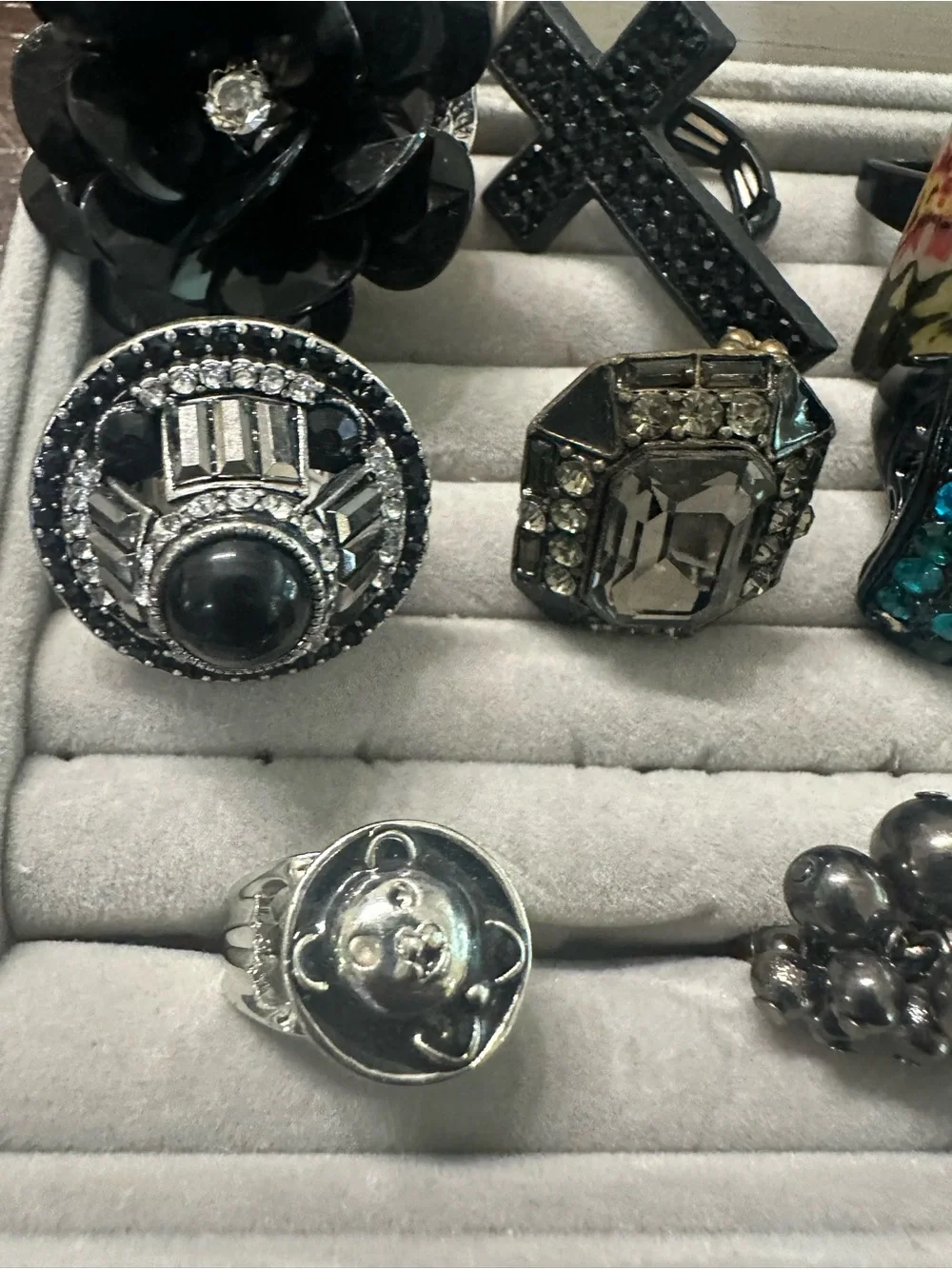 Vintage Lot of 8 Statement Rings | Adjustable Black, Rhinestone Costume Jewelry - Picture 6 of 8